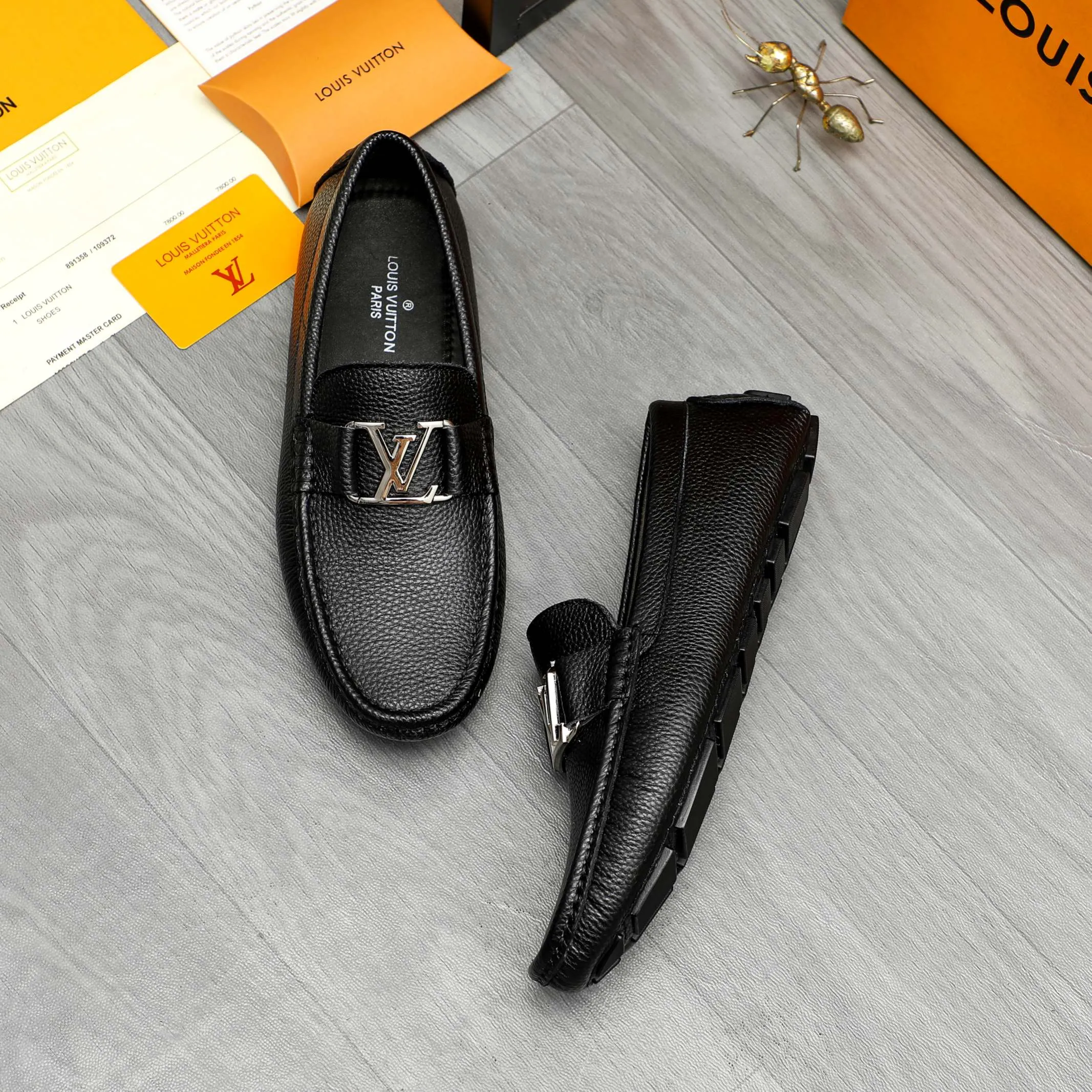 Men's shoes 💰420 Product trademark: LV "Louis Vuitton" casual slip-on shoes Regular size: 38-46 (45.46 custom-made, non-returnable) Product materials: Selected pebbled cowhide upper, sheepskin lining, original rubber outsole